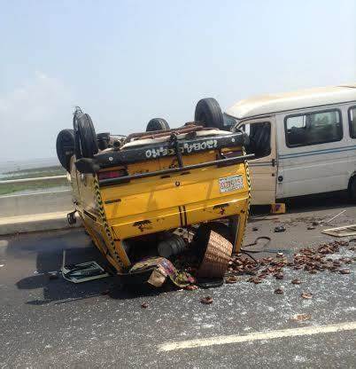 18-seater bus accident throws passengers into Lagos Lagoon